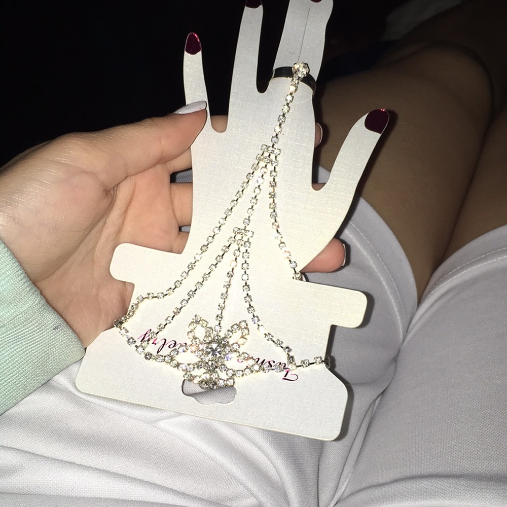 Hand jewlery